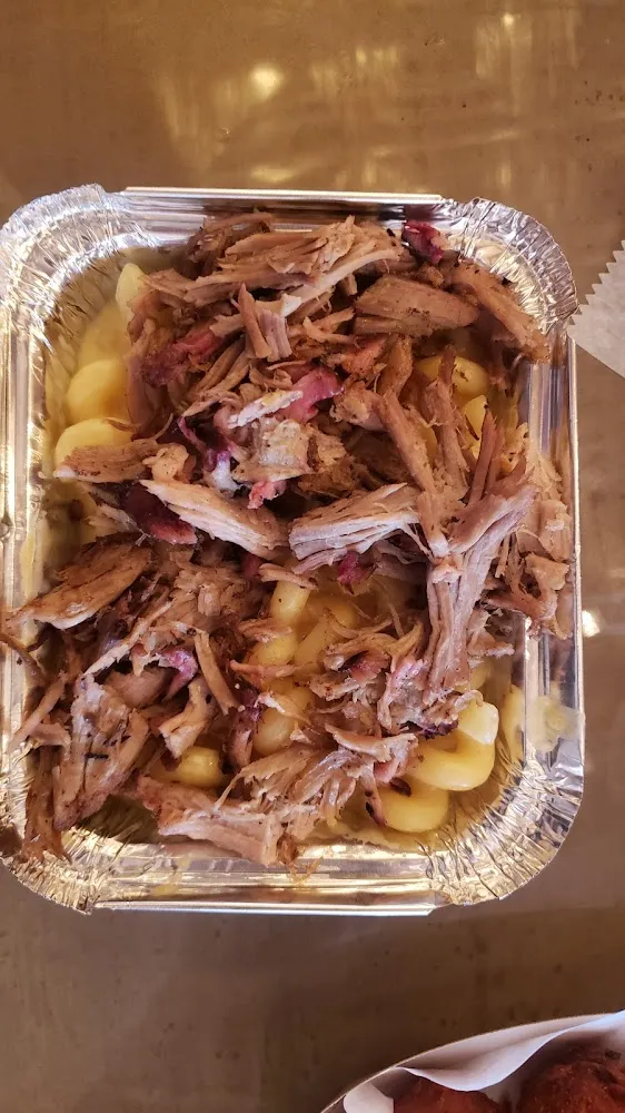 Macaroni and Cheese with Pulled Pork